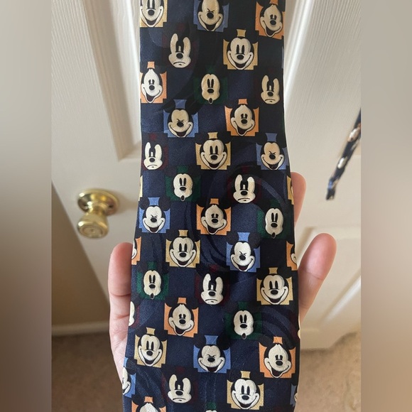 Disney Mickey Tie - Picture 1 of 6